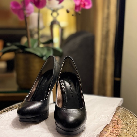 Banana Republic 3.75” Leather Platform Pumps Size 5 - Picture 1 of 5